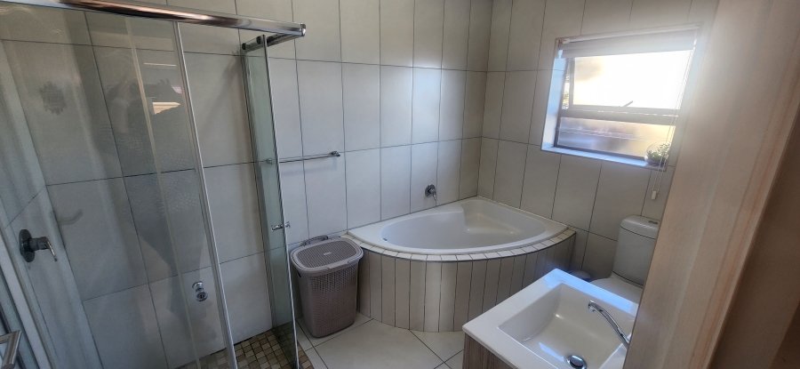 6 Bedroom Property for Sale in Dana Bay Western Cape